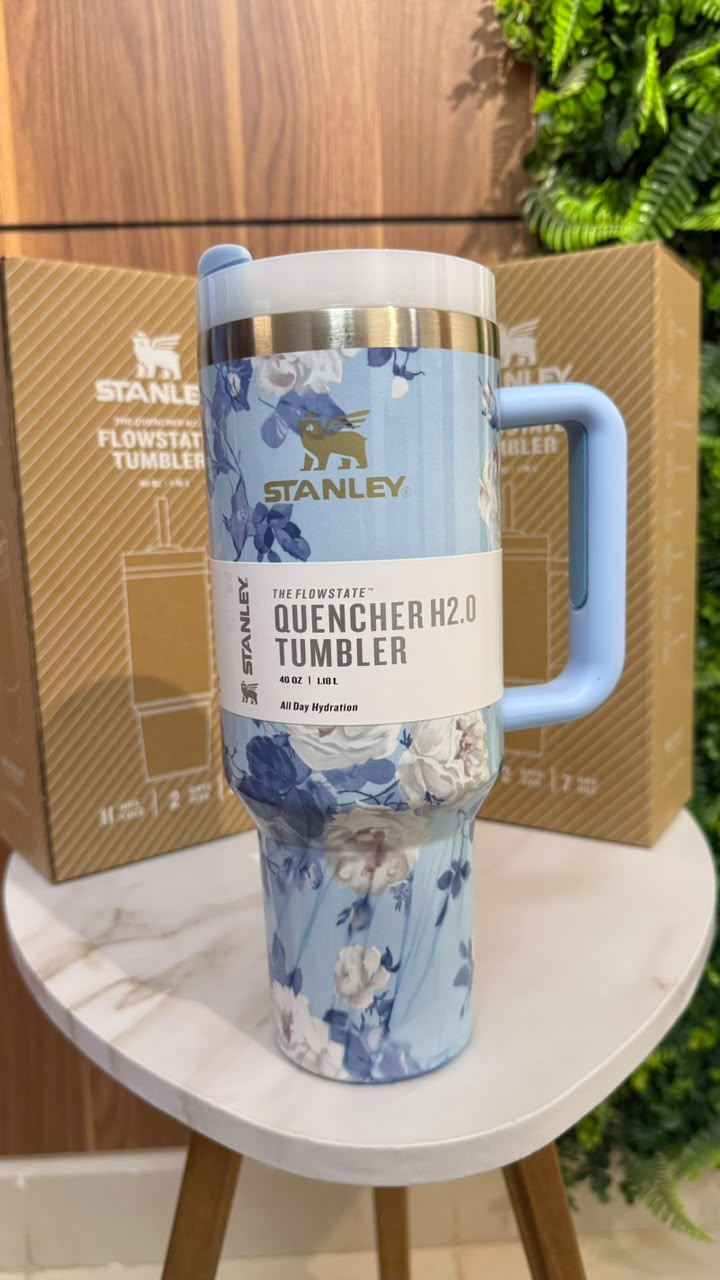 Stanley 40 oz Quencher H2.0 FlowState Tumbler – Blue Floral Print